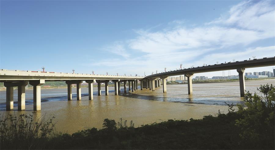 5牡丹江市東四跨江大橋（2008年榮獲魯班獎）.jpg